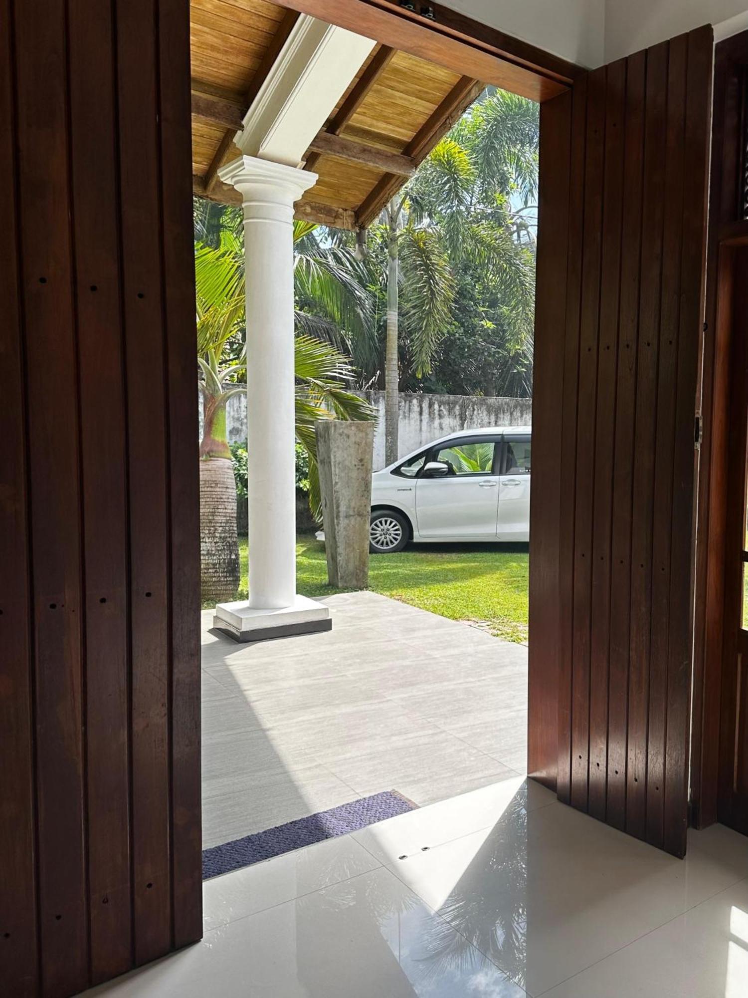Curve Hiri Apartment Диквела Екстериор снимка